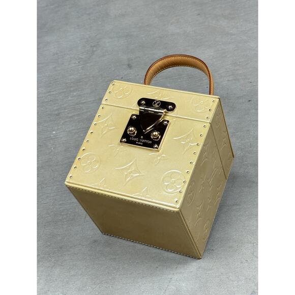 LOUIS VUITTON RARE Monogram Patent Leather Bleecker Cosmetic Box Bag - Picture 2 of 12